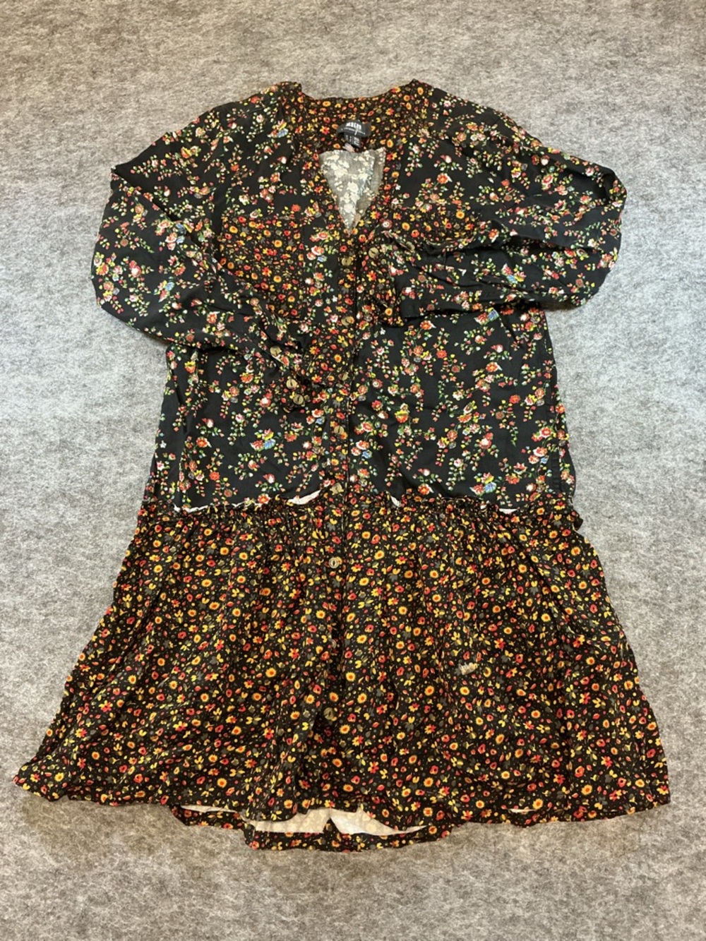 Maeve Black and Red Ditsy Floral Ruffle Long Sleeve Button Down Dress A1